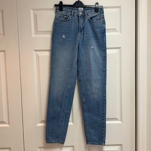 Urban Outfitters BDG Mom Jean size 26. Great condition. Distressed medium wash